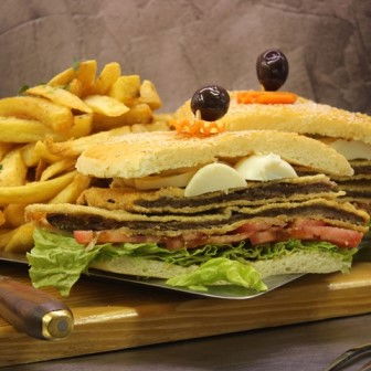 Sandwich de milanesa con fritas