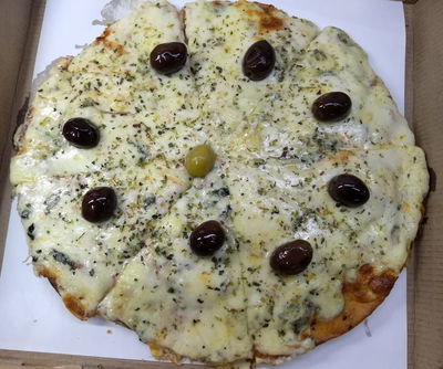 Pizza roquefort (Incluye 2 empanadas y 2 fainá de regalo)