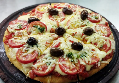 Pizza napolitana (Incluye 2 empanadas y 2 fainá de regalo)