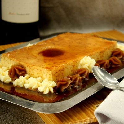 Flan por porción con crema y dulce de leche