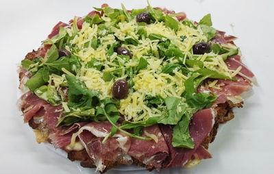  Milanesa con rúcula y jamón crudo para 2 con fritas 