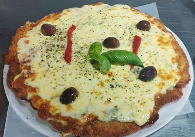 Milanesa a la pizza con guarnición