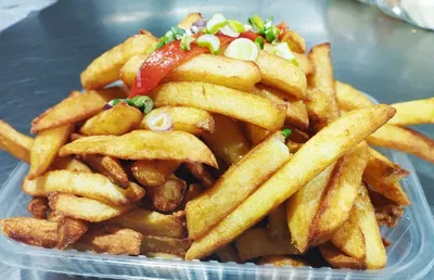 porción de fritas para compartir entre 3