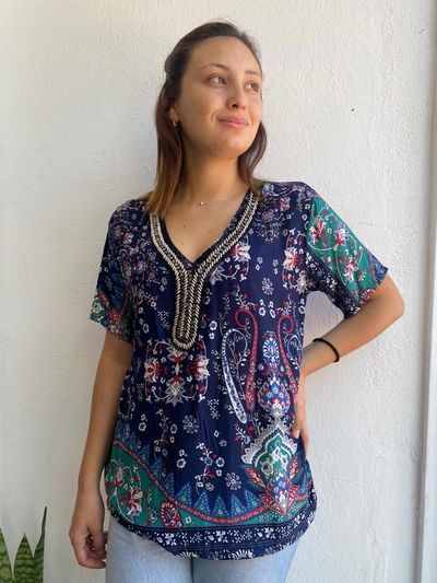 BLUSA D&C BORDADA AZUL MARINO