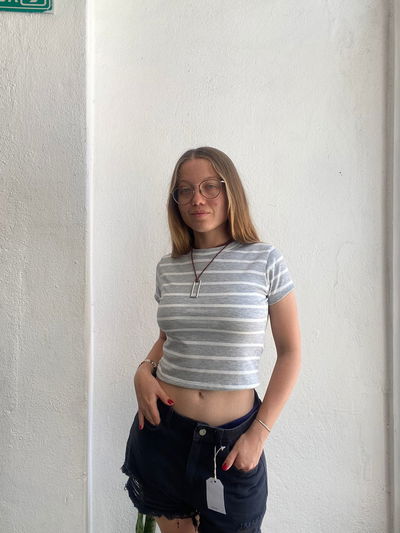 BABY TEE RAYADA GRIS Y BLANCA