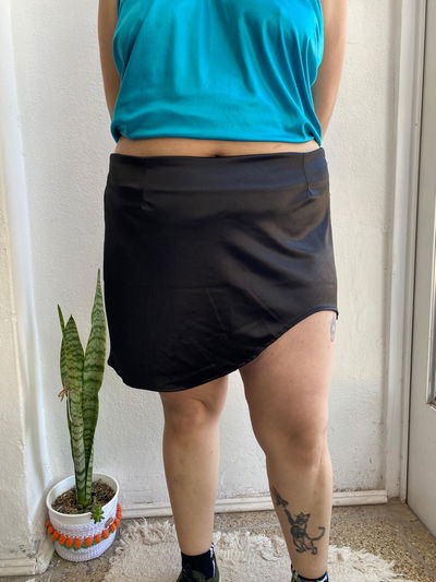 Mini pollera Satén Negra 52