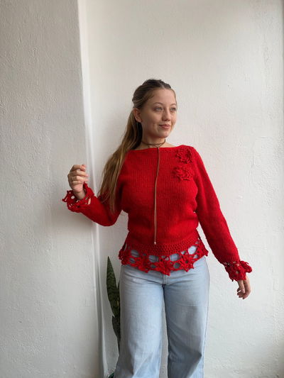SUETER ROJO APLIQUES