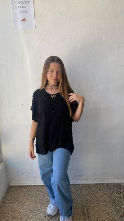 BLUSA NEGRA BORDADA