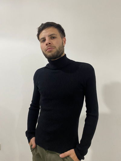 POLERA NEGRA CUELLO TORTUGA