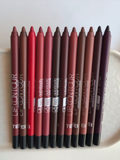 Lápiz delineador de labios cremoso TEI