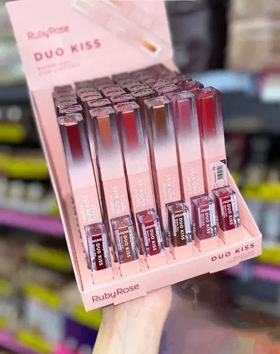 Labial duo kiss Ruby Rose