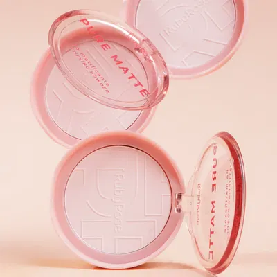 Polvo compacto traslúcido mate Ruby Rose