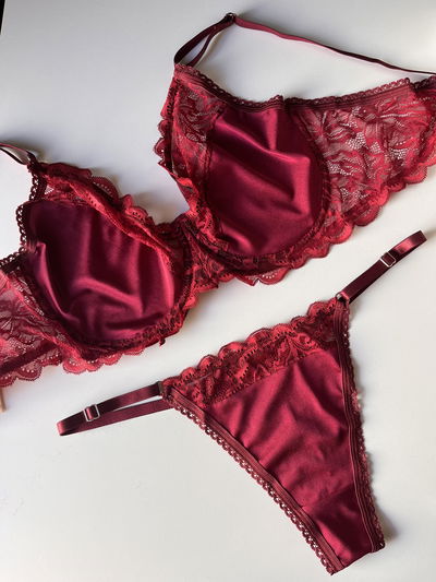 Conjunto Luciana bordó