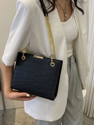 CARTERA BANDOLERA NEGRA