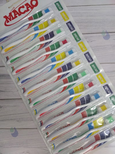 DENTAL ADULTOS MANGO ANATOMICO CEPILLO.