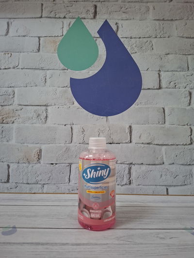 LIQUIDO LIMPIADOR MULTISUPERFICIE BEBE X 250 C.C. SHINY