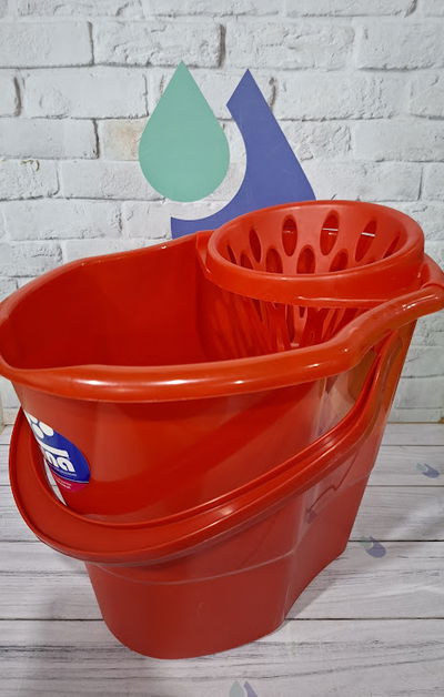 BALDE C/ ESCURRIDOR SINA 15 L APROX.