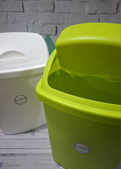 RECIPIENTE CON TAPA VAIVEN 20 LT. COLORES