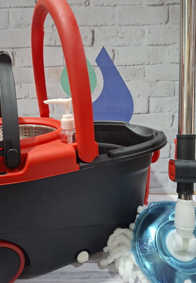 BALDE SPIN MOP 360 CON RUEDAS Y MANIJA
