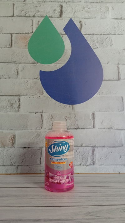 LIQUIDO LIMPIADOR MULTISUPERFICIE PETALOS FLORALES X 250 C.C. SHINY - SAPHIRUS