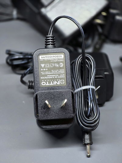 CARGADOR NETBOOK DEL GOBIERNO G7 G20 JUANA MASNO 12V 2A FICHA 3,5 X 1,35MM JUANA MANSO