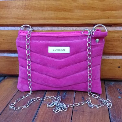 Bandolera Irina Gamuza Fucsia (Disponible entre 7 y 15 días)