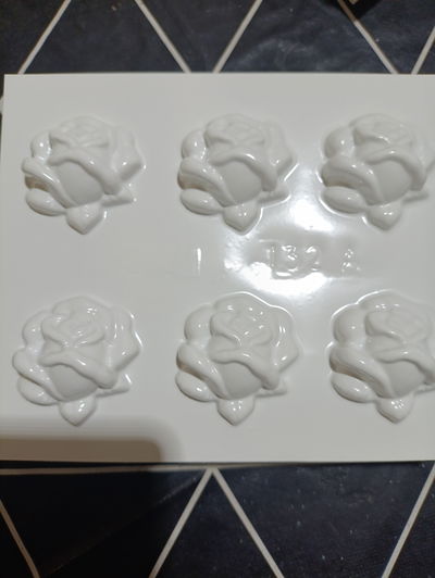 Molde termoformado liviano 132a rosas  – Apto cemento, yeso y resina