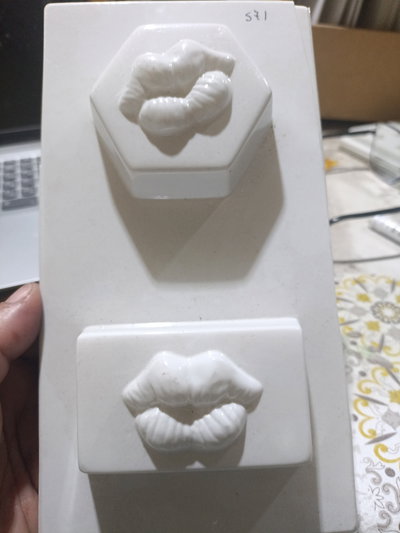Molde termoformado para jabones artesanales con labios x2