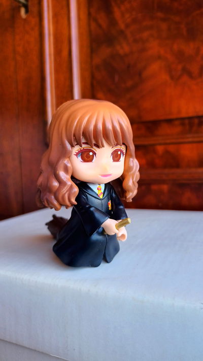 HERMIONE ESCOBA GASHAPON HARRY POTTER