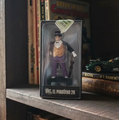 DC SUPER HERO FIGURINE PENGUIN (Ed Limitada Plomo)