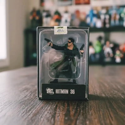DC SUPER HERO FIGURINE HITMAN (Ed Limitada Plomo)