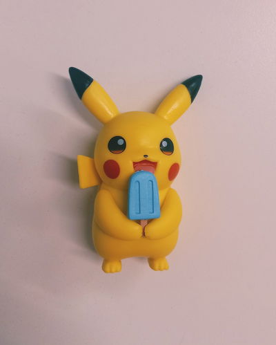 PIKACHU GASHAPON POKEMON