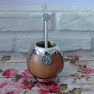 Mate de calabaza con cadena y bombilla