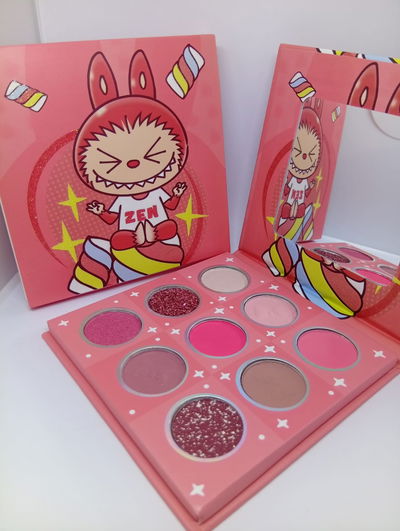 Paleta de sombras Labubu x 9 colores con espejo