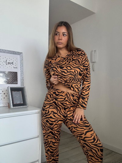 Pijama de Animal Print Marron Pantalon y remera