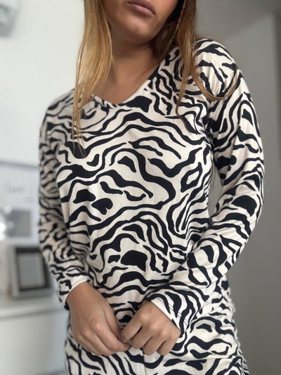 Pijama de Animal Print Crema Pantalon y remera