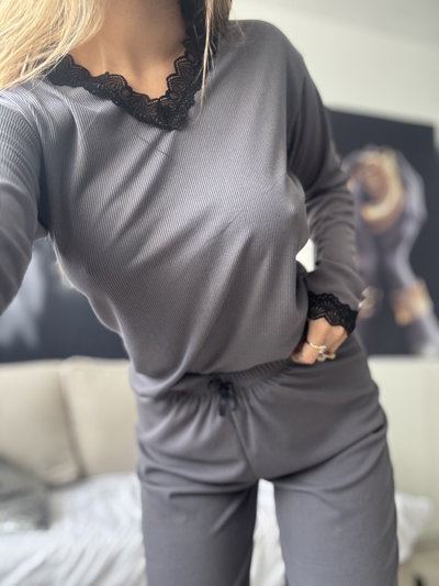 Pijama de Morley Pantalon Y remera Gris Plomo