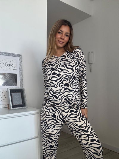 Pijama Animal print negro manga larga