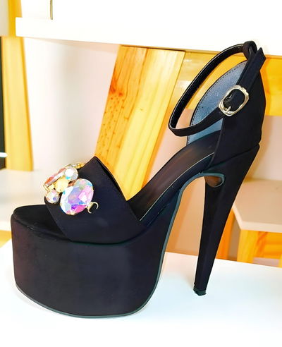 Sandalia Minerva taco fino negra 