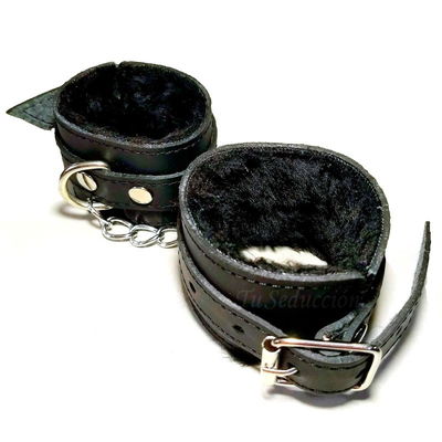 Esposas con Cadena y Peluche Negro