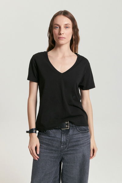 Remera V Sara Negro