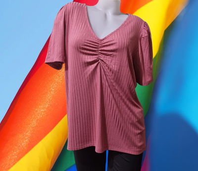 Remera Cuello V Frunce Pecho