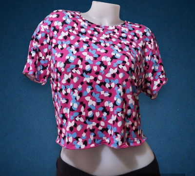 Remera Corta Estampada Cuello Redondo 