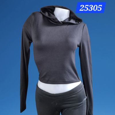 Remera Corta Con Capucha 