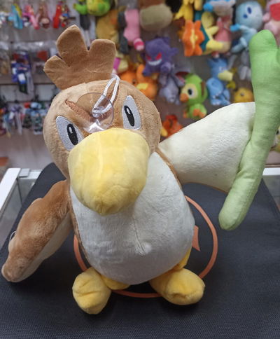 Farfetchd 02 Peluche Pokémon mediano
