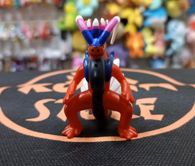 Koraidon 4cm aprox Figura Gashapon Pokemon