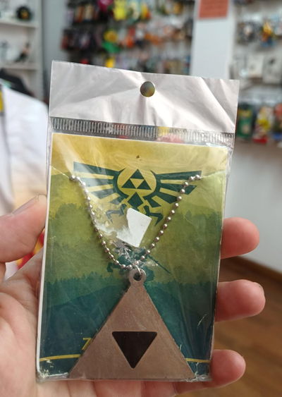 Colgante metálico Trifuerza Zelda Nintendo