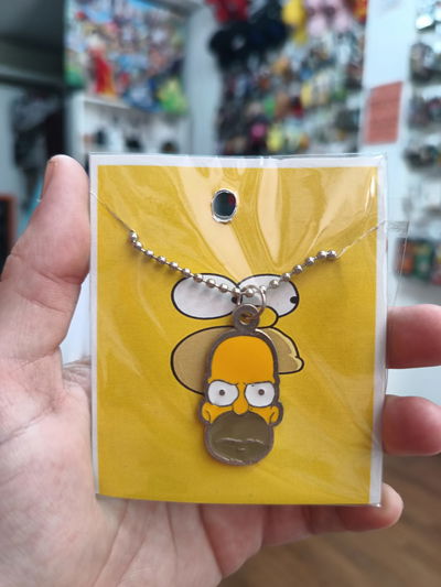 Colgante metálico Homero Simpson