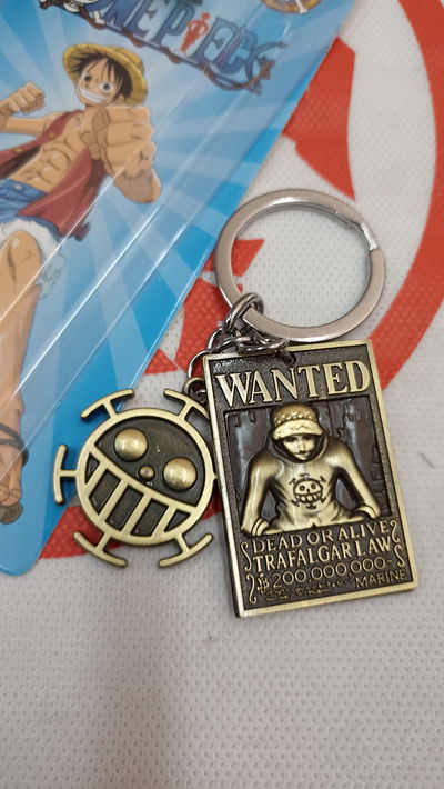 llavero Metálico Wanted Buscado de Law - One Piece