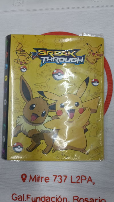 Carpeta Álbum cartas Pokemon TCG simple pikachu + Eevee p/240 cartas 